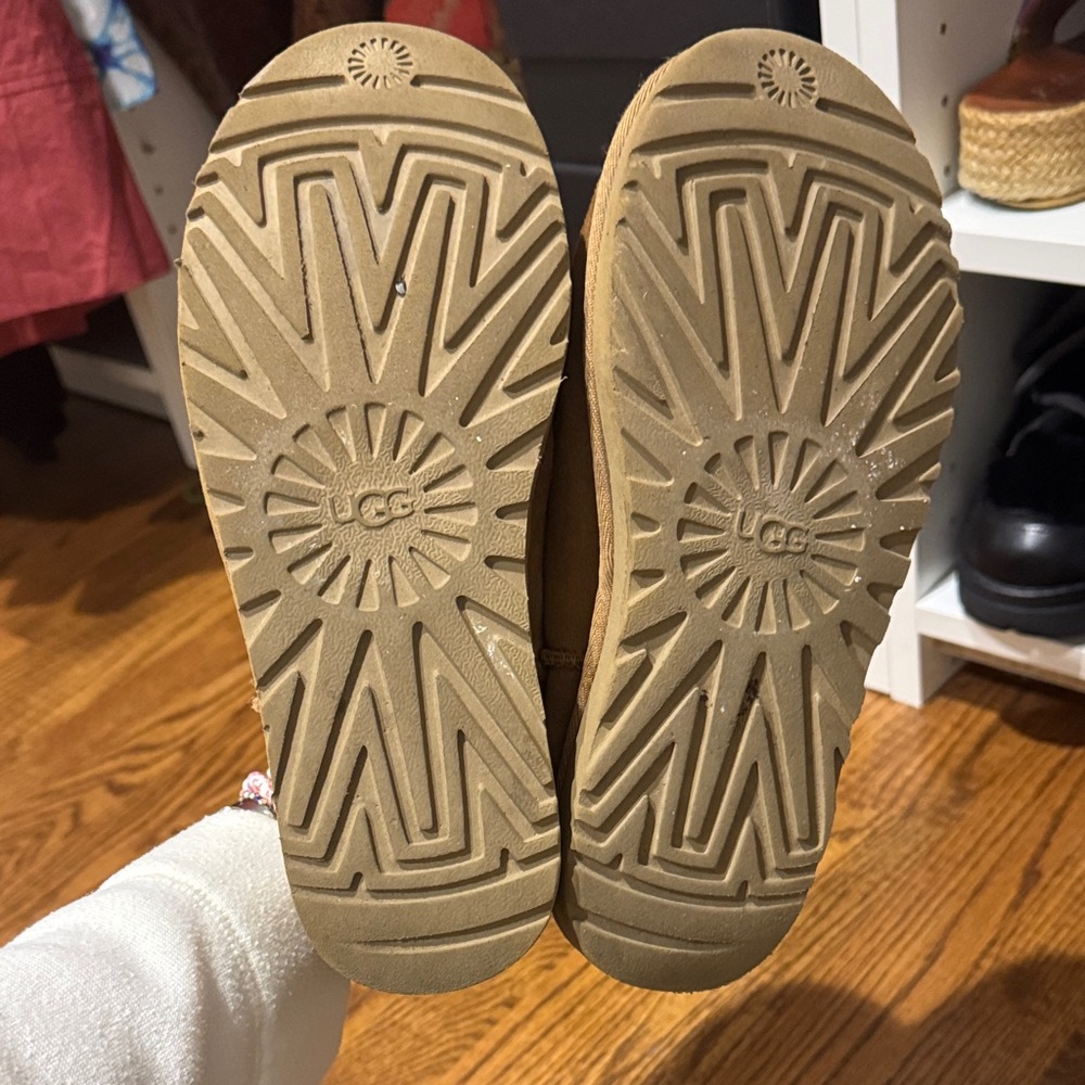 UGG Tan Women's Slippers - Picture 4 of 4